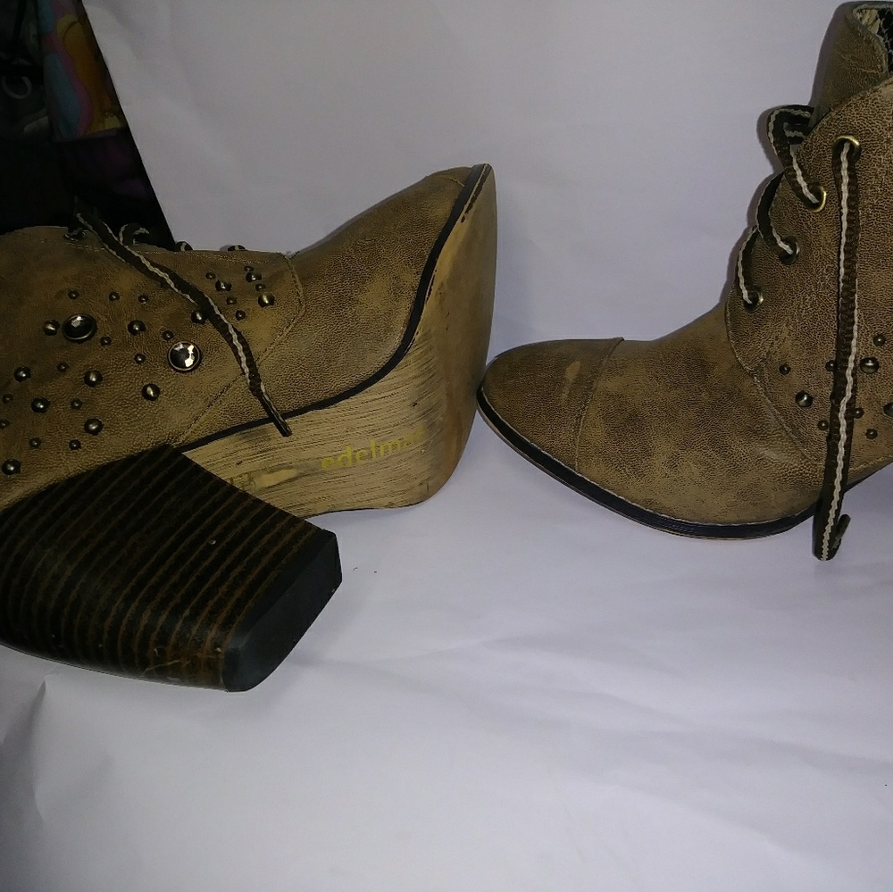 Boots - Picture 3 of 4